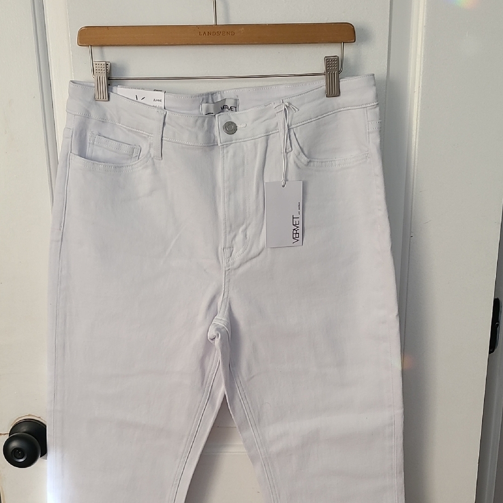 NWT Vervet White Slim Straight Leg Jeans
